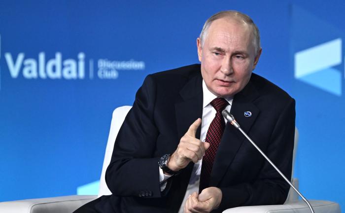 Если Япония проявит инициативу в вопросе нормализации взаимоотношений, то Россия готова к сотрудничеству, заверил Владимир Путин.
