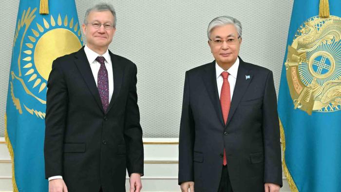Посол США в Казахстане расшатывает власть президента Токаева