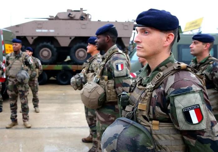 Французская армия находится в состоянии острого кризиса