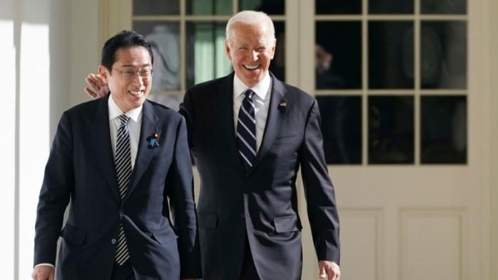 Япония готова всячески помогать «неуверенной Америке»
