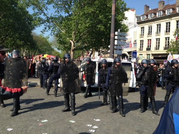 По городам Франции прокатились многочисленные митинги против действующего президента страны Макрона