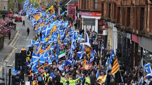 Марш за независимость Шотландии в Глазго