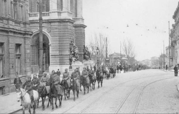 Советская кавалерия на монгольских лошадях в Берлине
