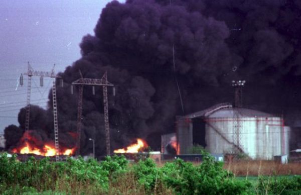 Классическими бомбами («стандартным» оружием) натовцы уничтожали завод по производству азота в городе Панчево (рядом с Белградом) и другие предприятия химической промышленности.