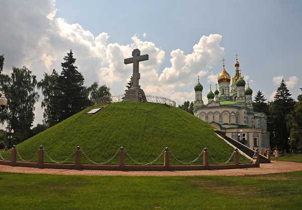 Братская могила русских воинов и храм святого Сампсония на поле Полтавской битвы