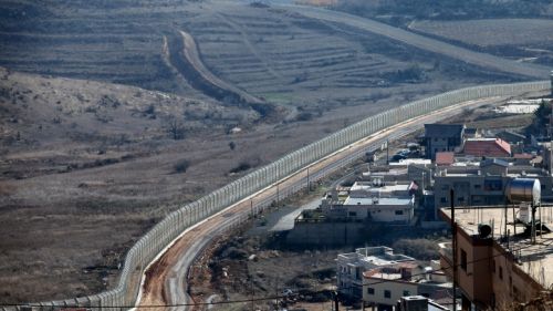 Израильский разделительный забор на Голанах из прочного бетона