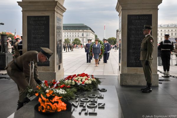 Возложение венков от имени президента Польши в память о жертвах геноцида.