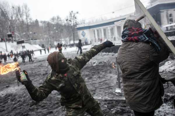 Протесты на Украине приобретают самые радикальные формы.