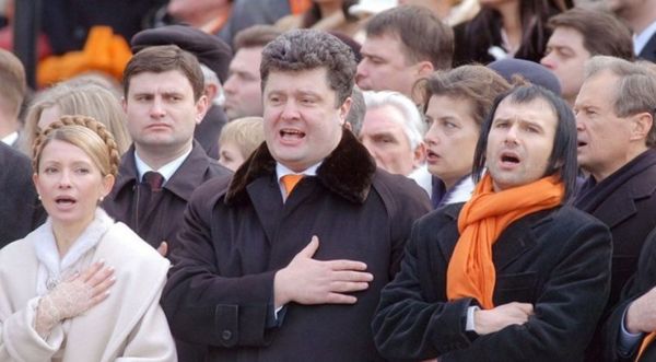 Порошенко, Тимошенко, Вакарчук пели вместе на в 2004-м. Теперь они «поют» порознь