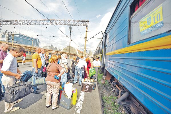 Украинские граждане уезжают и уезжают работать в другие страны