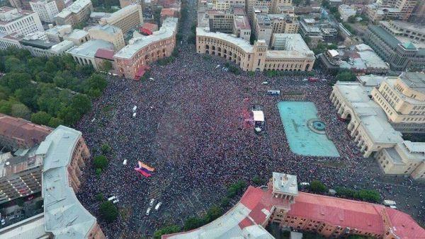 Митинг в поддержку Никола Пашиняна на Площади Республики в Ереване, 17 августа 2018 г.