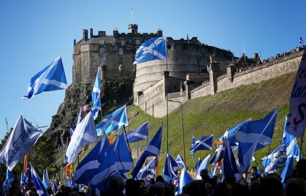 Марш за независимость начался у стен Эдинбургского замка