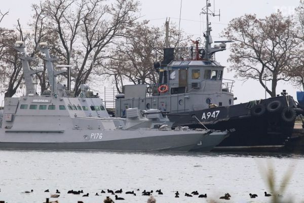 Бесславный финал украинской провокации: задержанные украинские катера и буксир в Керчи