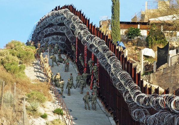 Стена на отдельных участках границы США с Мексикой