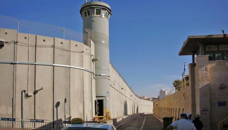Часть многокилометровой защитной стены в Израиле