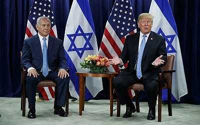 Б. Нетаньяху и недоумевающий Д. Трамп