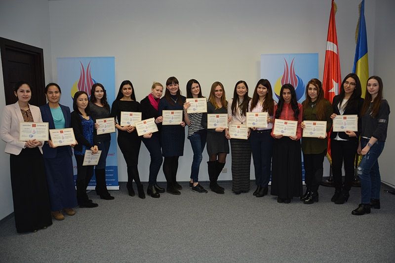 Выпускницы турецкой школы