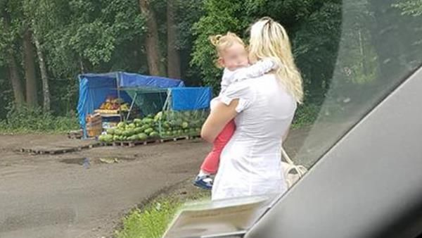 Проститутка на трассе с ребёнком. Львовская область.