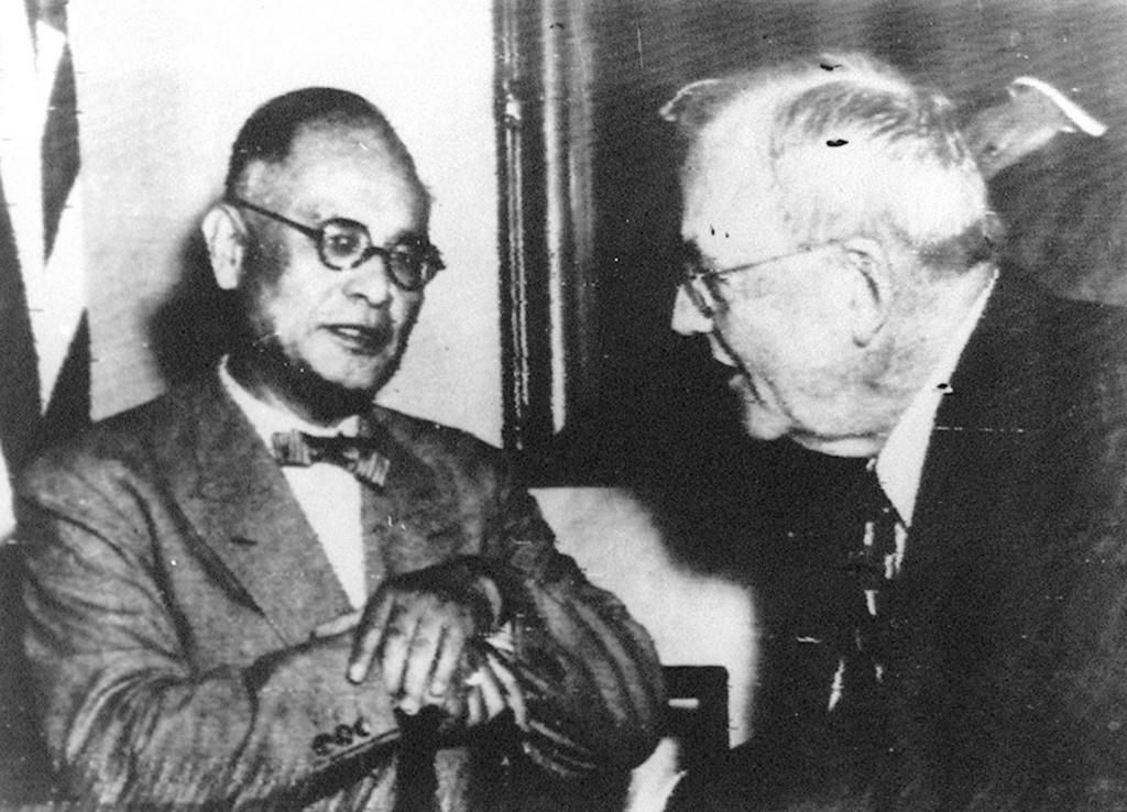 Мамору Сигэмицу и Джон Даллес в августе 1955 года в Вашингтоне