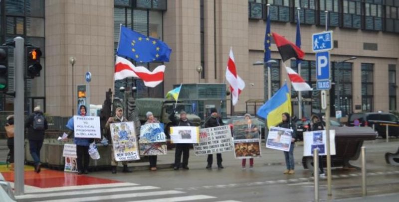Украинские «помощники» белорусской оппозиции протестуют в Брюсселе