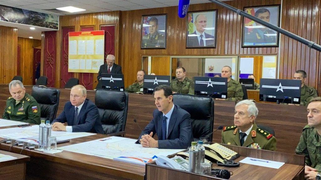 С. Шойгу, В. Путин и Б. Асад в командном центре российских ВС в Дамаске