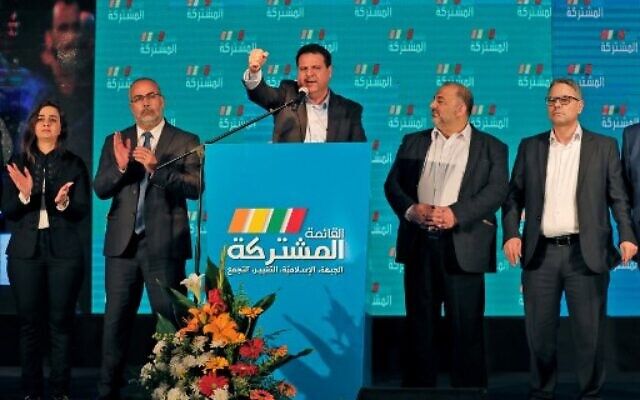 Лидер «Объединённого арабского списка» Айман Одех со своими соратниками