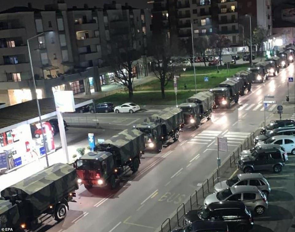Предположительно военные грузовики в итальянском Бергамо вывозят трупы по ночам