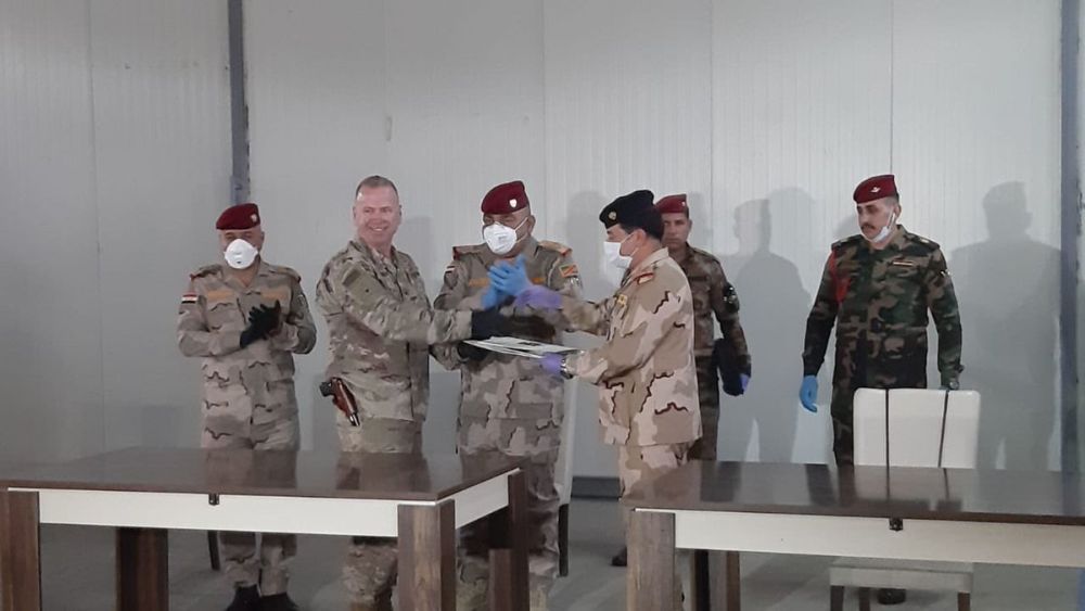 Церемония передачи американцами военной базы иракской стороне