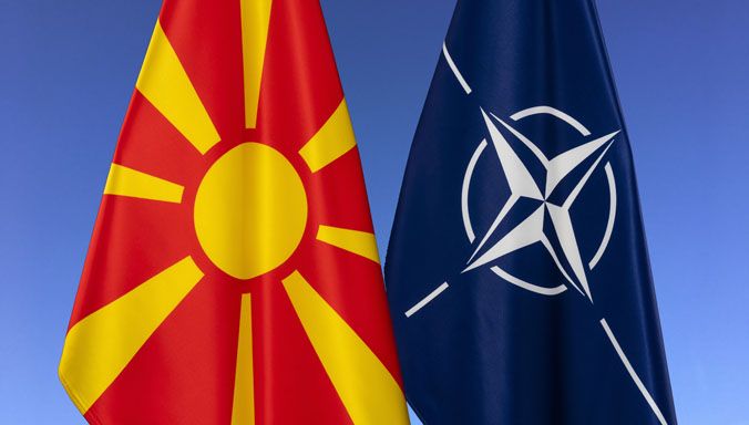 Флаги Северной Македонии и НАТО