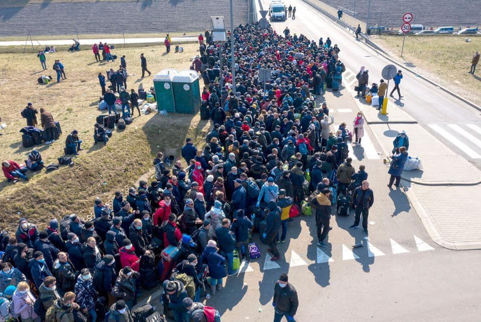 Заробитчане пытаются вернуться на Украину перед закрытием границы. Фото: Страна.UA