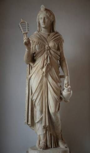 Древнеегипетская богиня Изида. Фото: histrf.ru