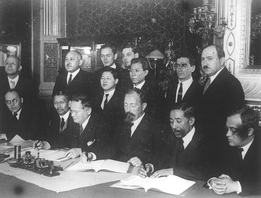 Подписание Конвенции об основных принципах взаимоотношений СССР и Японии