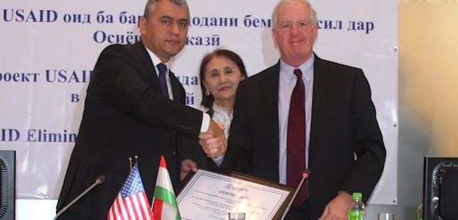 На открытии референт-лаборатории в Душанбе