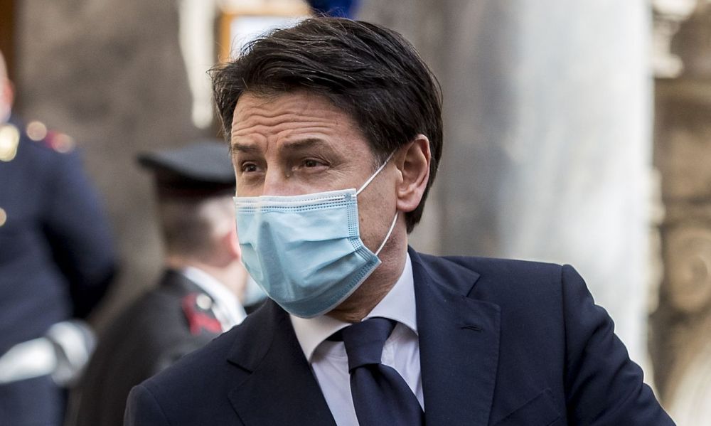 Дж. Конте. Итальянского премьера обвиняют в неспособности эффективно противостоять эпидемии