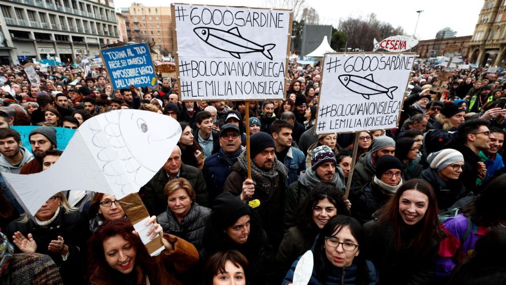«Демонстрация» сардин против Сальвини в Болонье