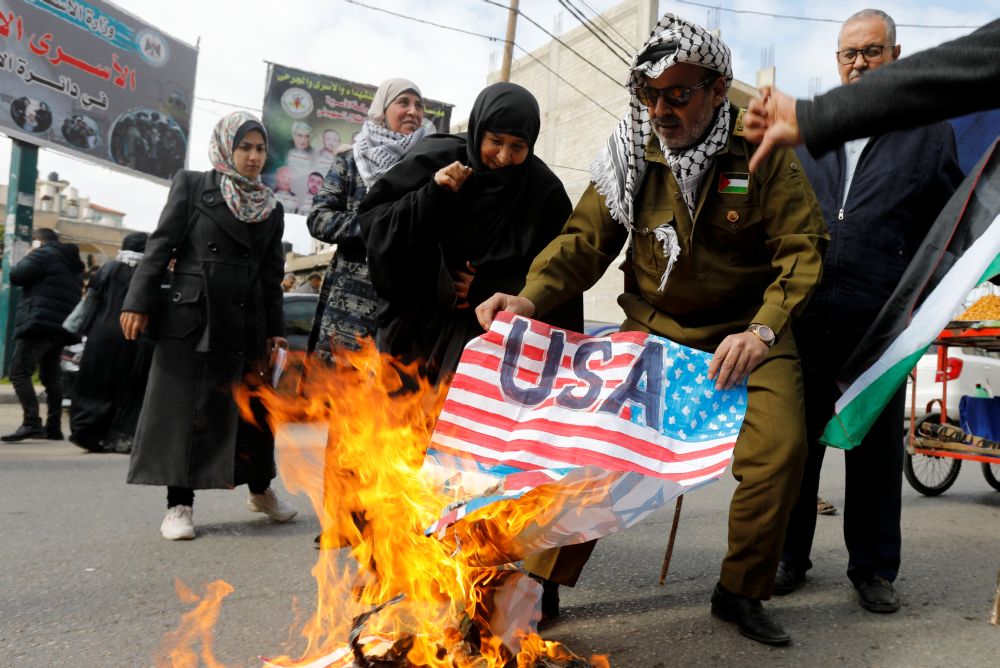 Протесты против США и Израиля в Палестине. Фото REUTERS Mohammed Salem