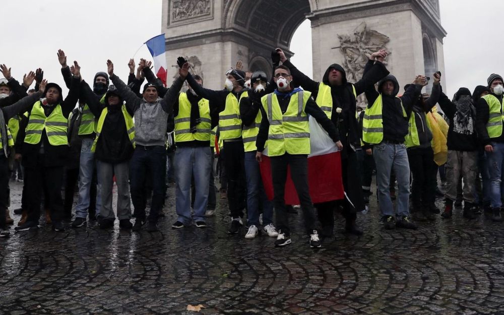 Протест желтых жилетов во Франции
