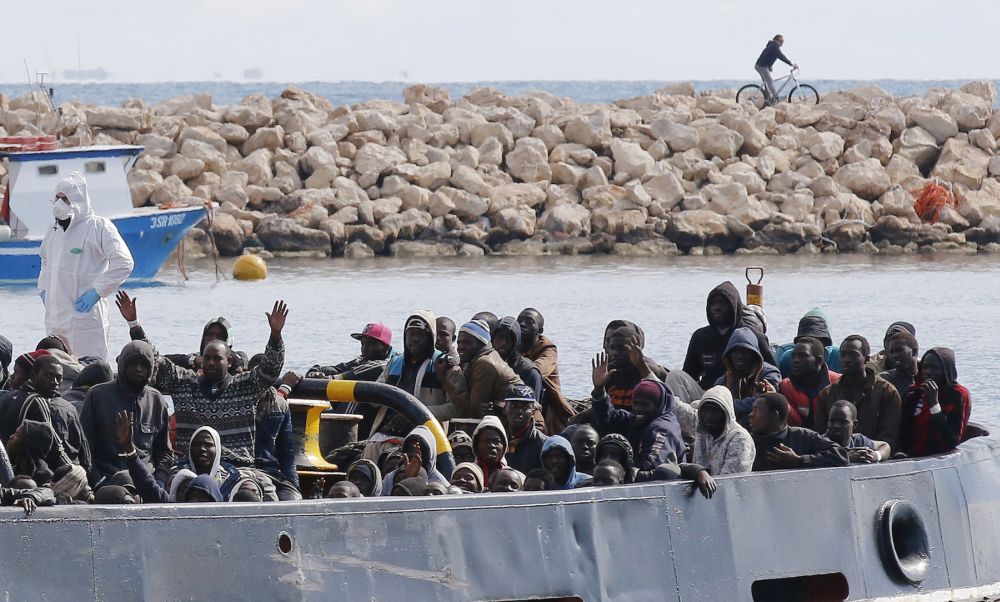 Высадка мигрантов в Италии