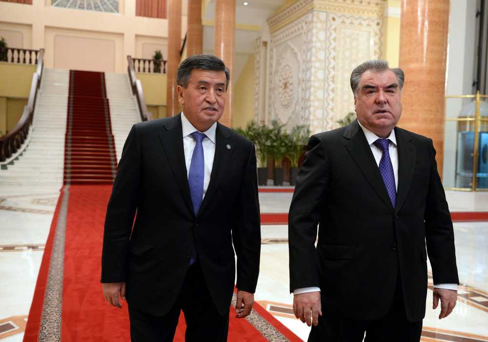 Президенты Киргизии и Таджикистана не спешат обращаться за помощью к Москве