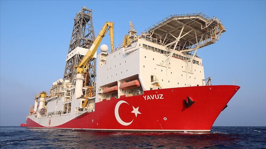 Турецкое судно для бурения скважин у берегов Кипраъ