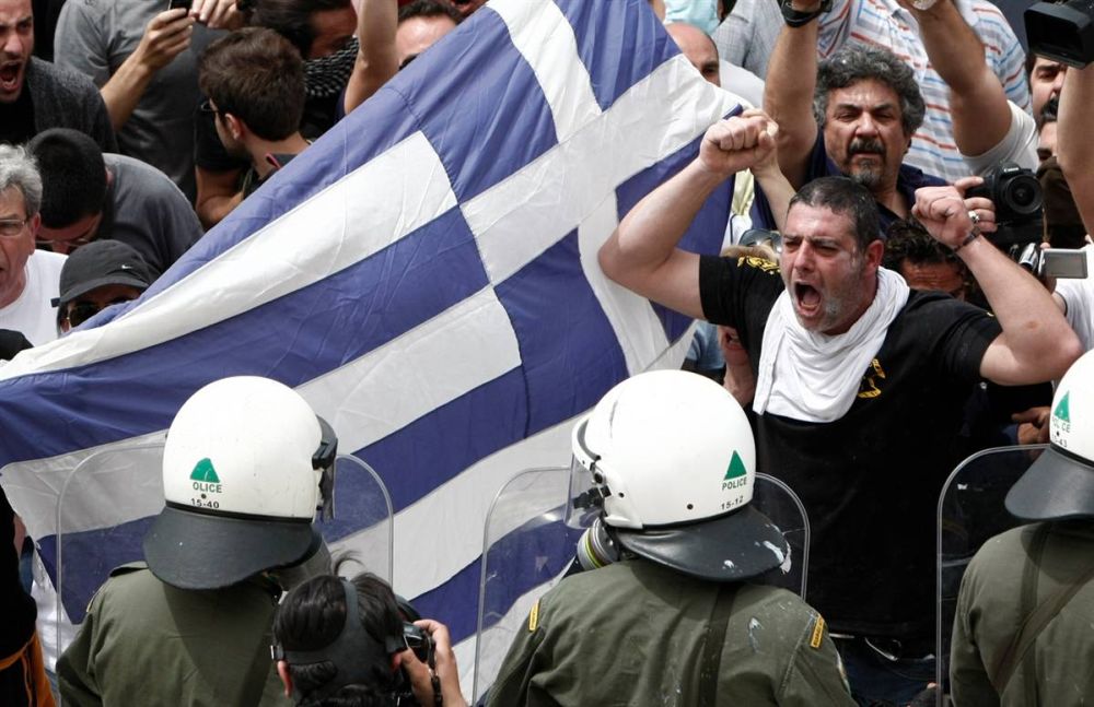 Столкновение экстремистов с полицией в Греции