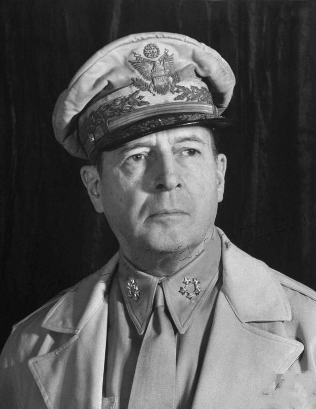 Генерал Дуглас Макартур