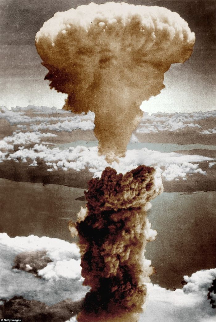 Атомный гриб над Нагасаки