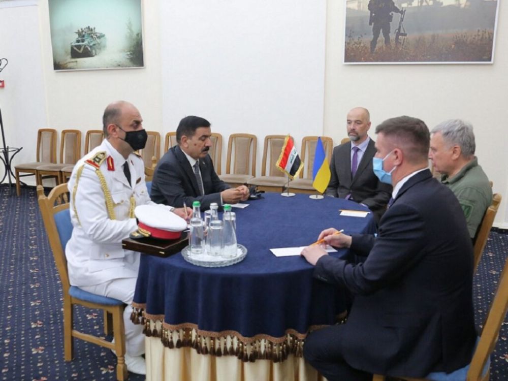 Министр обороны Ирака генерал-лейтенант Джумаа аль-Джабури на переговорах в Киеве. Даже по протокольному снимку ясно – переговоры не назовёшь успешными