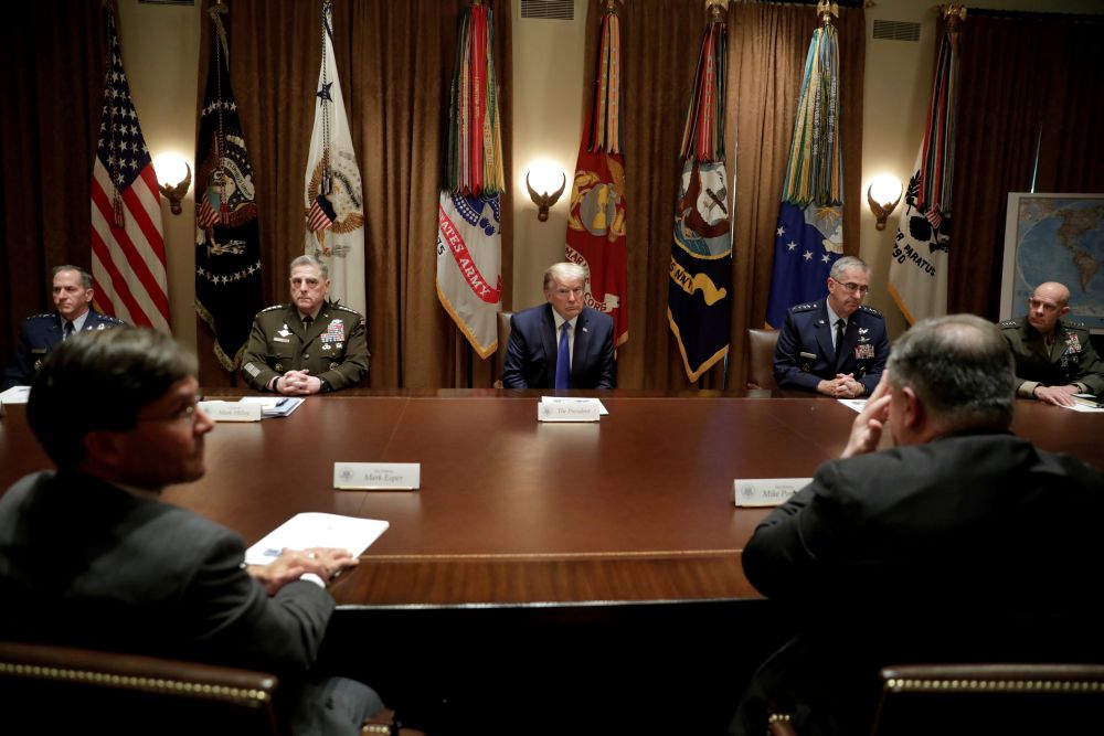 Дональд Трамп с военными