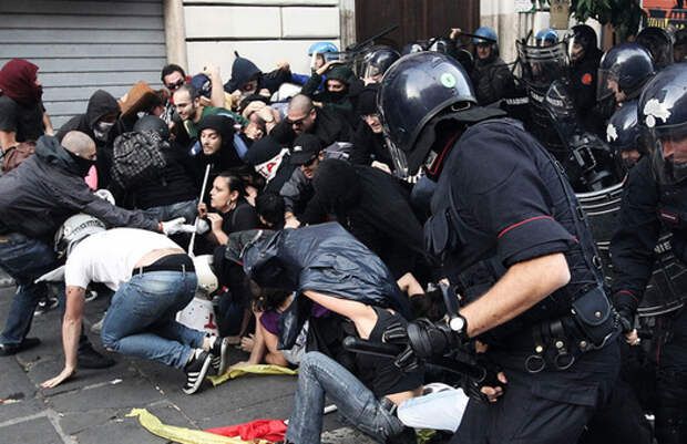 Столкновение полиции с мигрантами в Риме