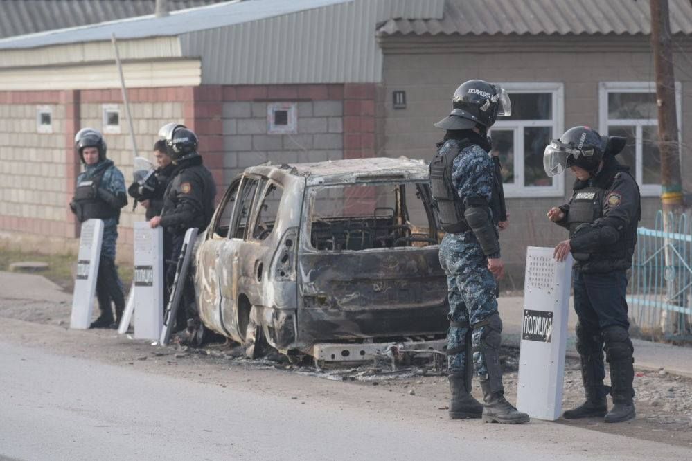 Полиция во время беспорядков в Кордайском районе Джамбульской области, февраль 2020