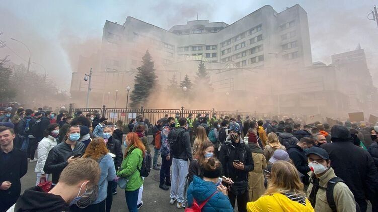 Протесты против решений Конституционного Суда Украины