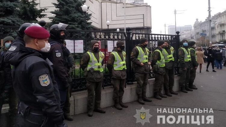 Полиция охраняет Конституционный суд Украины