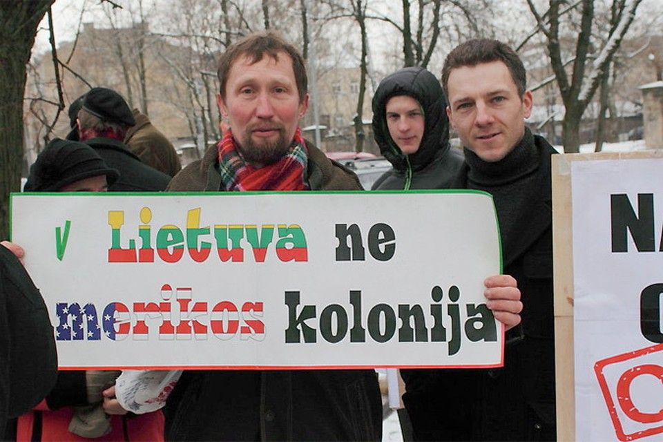 Пикет Социалистического народного фронта у посольства США в Литве